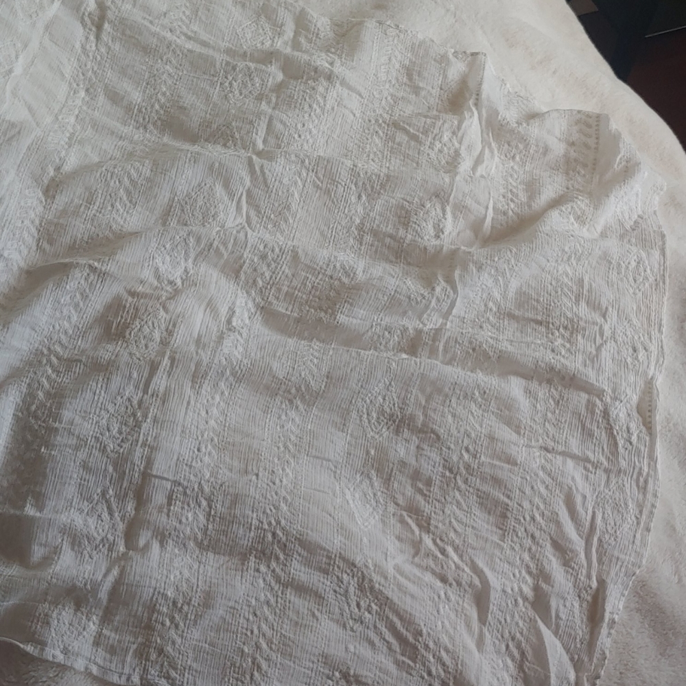 White square scarf embroidered w tassle -Hollister
